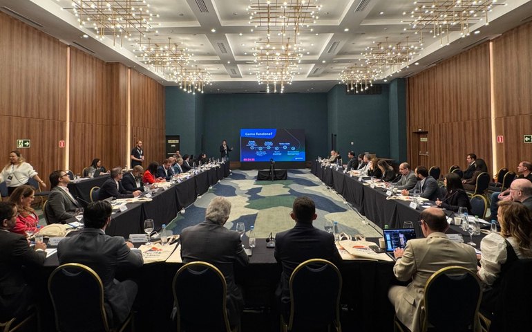 Alagoas apresenta sistema com inteligência artificial que reduz tempo de análise contratual de 45 para 3 minutos