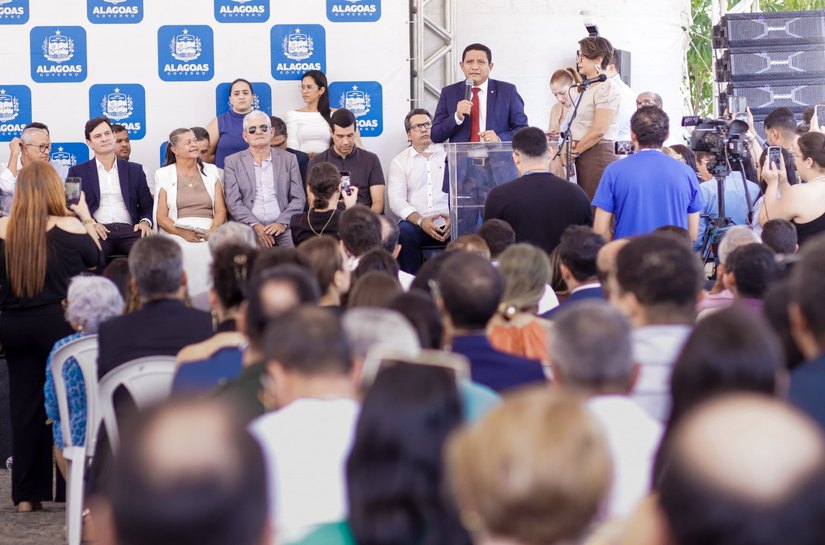 Palmeira; Prefeita Tia Júlia prestigia posse do secretário de Estado Júlio Cezar