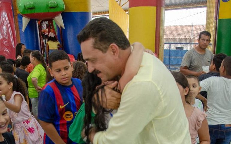 Caravana da Felicidade percorreu diversas escolas da rede municipal durante o mês de outubro em Limoeiro