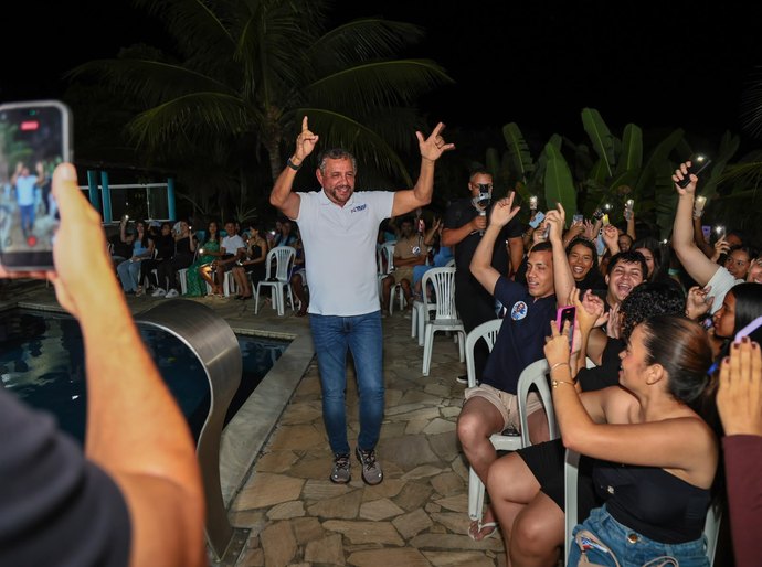 Neno reafirma compromisso com políticas de juventude em São José da Laje