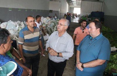 Prefeito Rogério Teófilo entrega mais um lote de alimentos e ultrapassa meta estabelecida pelo PAA