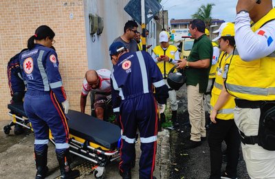 Ronda no Bairro socorre feridos em acidente entre motos no Benedito Bentes