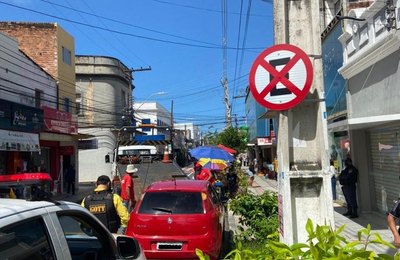 Fiscalizações coíbem estacionamento irregular em Maceió