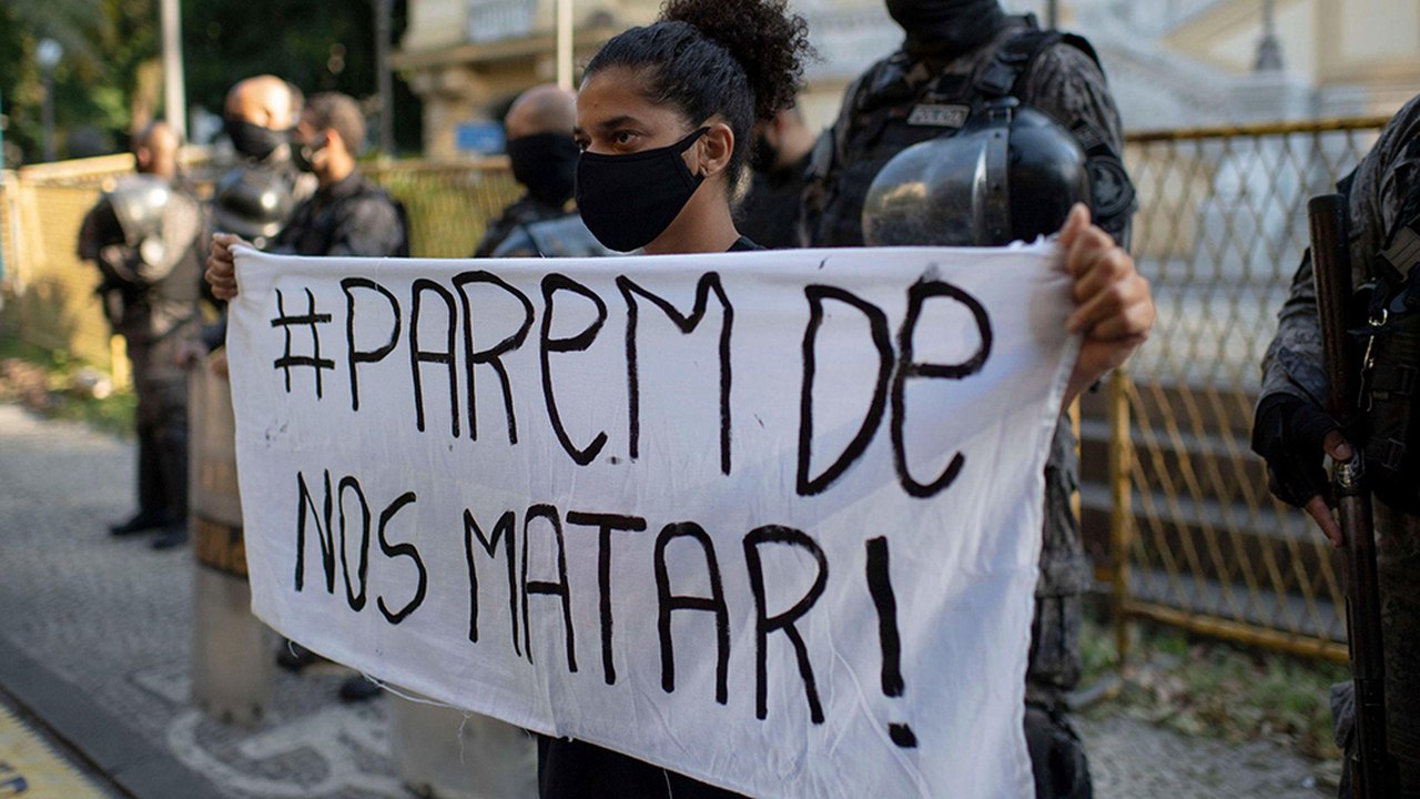 Movimentos negros denunciam à OEA policial que pisoteou pescoço de mulher em SP