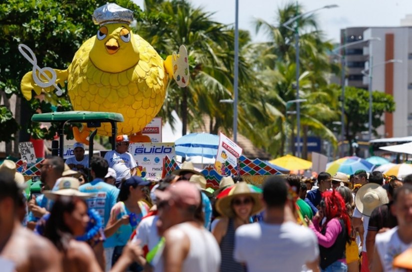 Governador Renan Filho prestigia o desfile do Pinto da Madrugada
