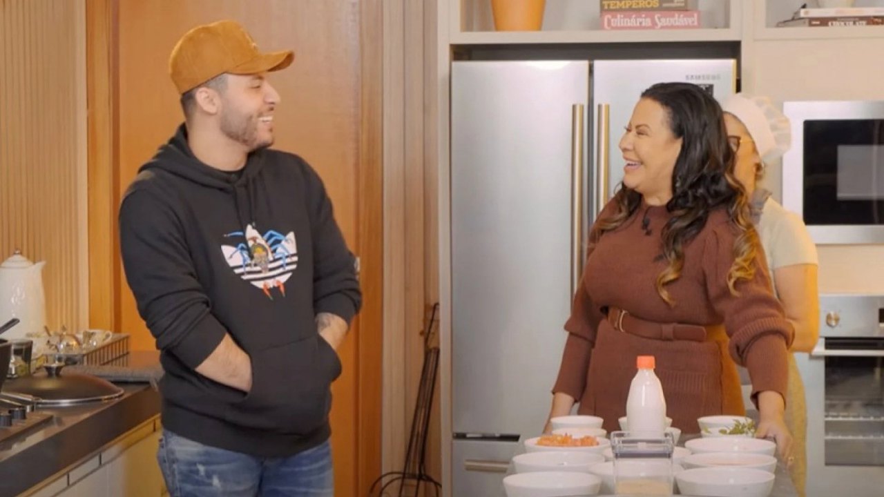 Mãe de Marília Mendonça recebe Murilo Huff em canal de culinária: ‘Meu filhão’