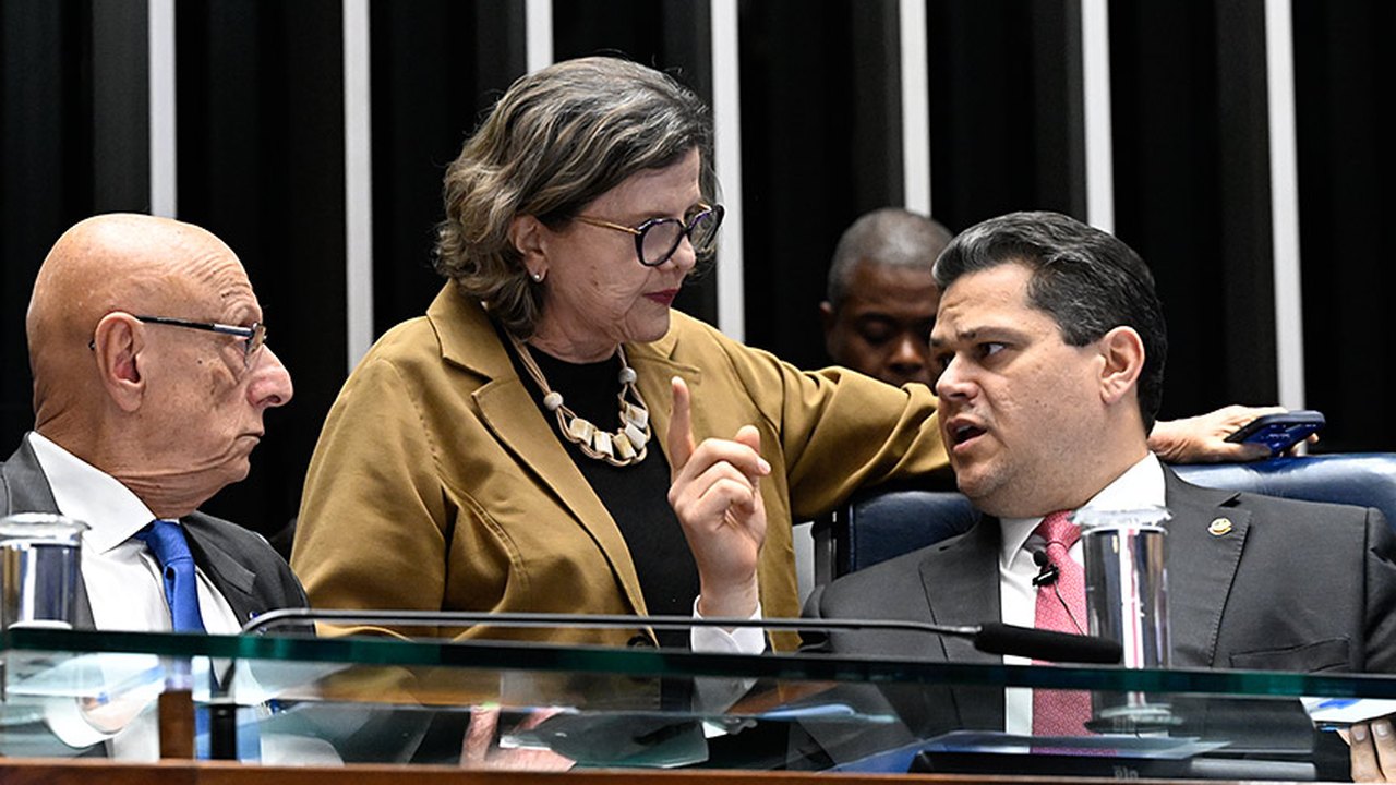 Plenário aprova educação financeira nas escolas; texto volta à Câmara