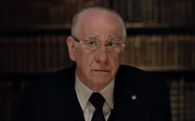 Em sua sétima produção em comum, Paolo Sorrentino dirige Toni Servillo em 'A graça', que estreia no Brasil