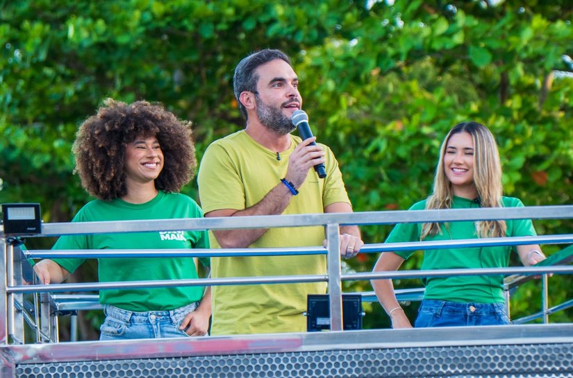 Davi Maia vai às ruas com convite para “fugir para o Paraguai” e provoca debate sobre impostos