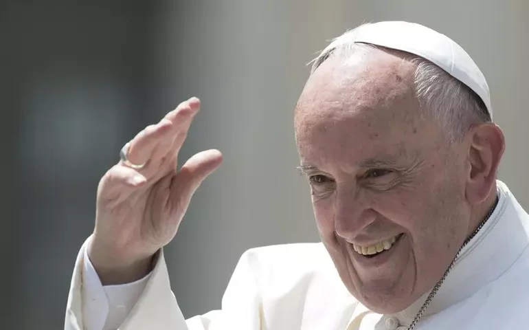 Padre italiano relata amizade com papa Francisco em livro