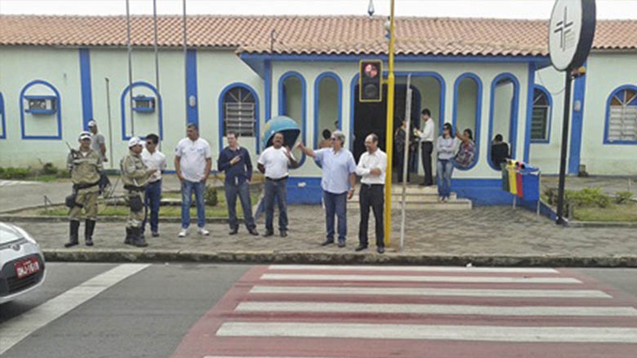 Semáforo é instalado em frente ao Hospital Regional de Arapiraca