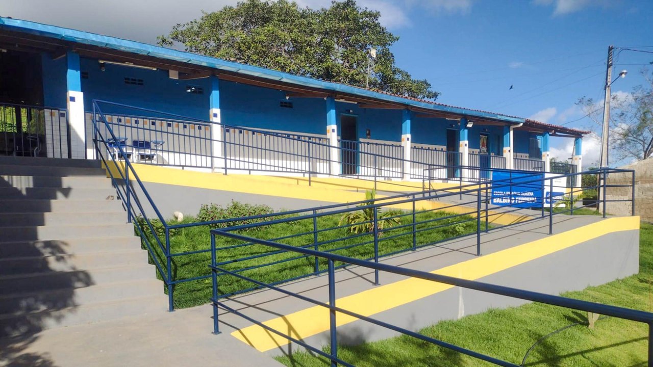 Paulo Dantas entrega três escolas, duas em Palmeira, sendo uma indígena e outra em Batalha