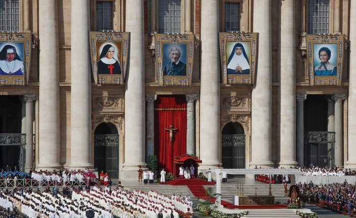 Papa Francisco iniciou à cerimônia de canonização de Irmã Dulce nesta manhã.