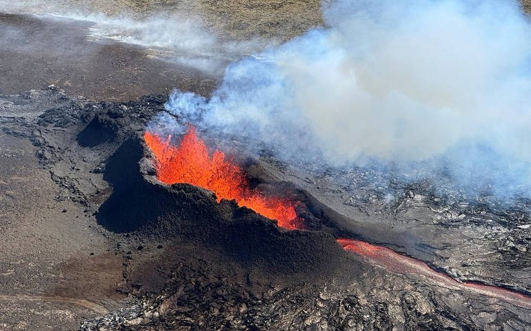 Corpos de 11 alpinistas foram recuperados após vulcão entrar em erupção na Indonésia; 12 estão desaparecidos
