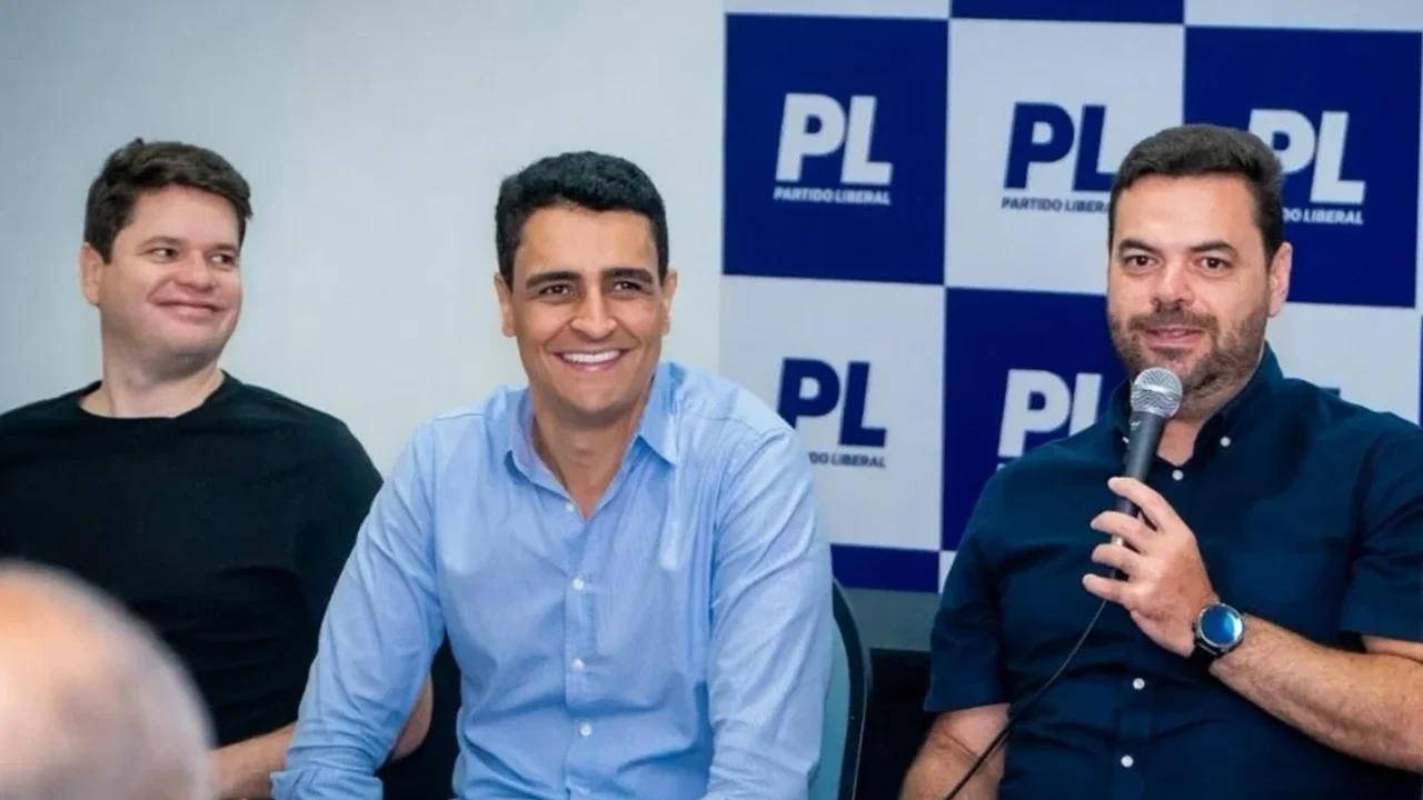 Davi Davino em reunião com JHC e vereadores reforça aliança na majoritária para 2026
