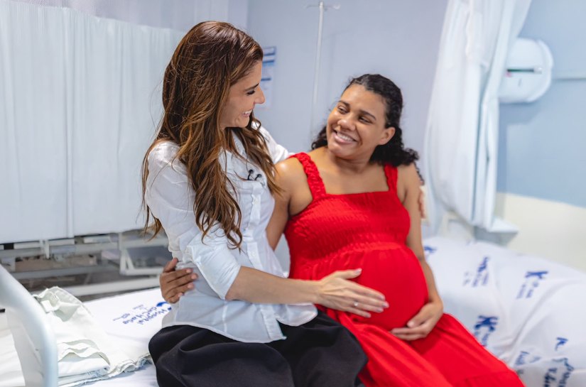 Marina JHC conversa com gestantes em visita ao Hospital da Cidade