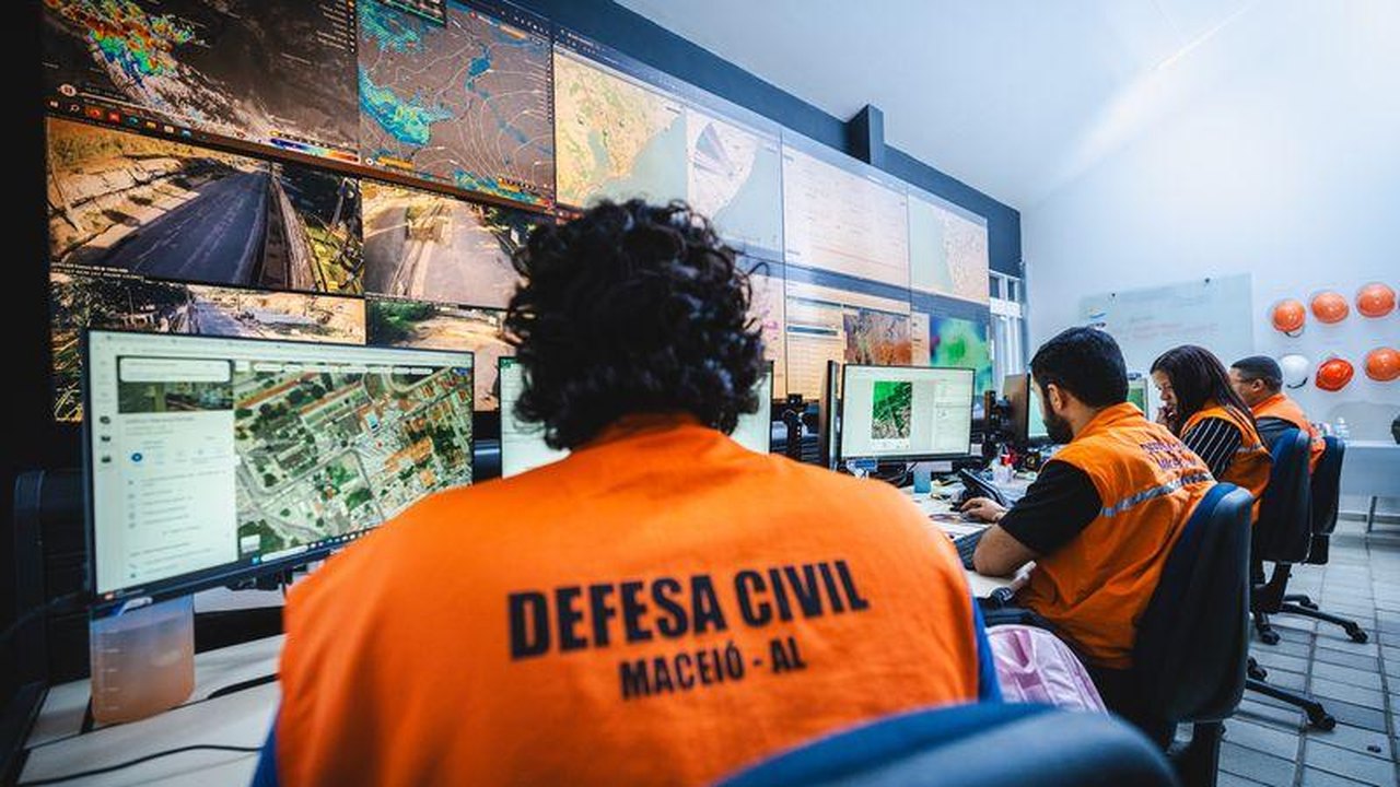 Defesa Civil orienta população sobre previsão de ventos fortes até domingo (18) e risco de queda de árvores em Maceió