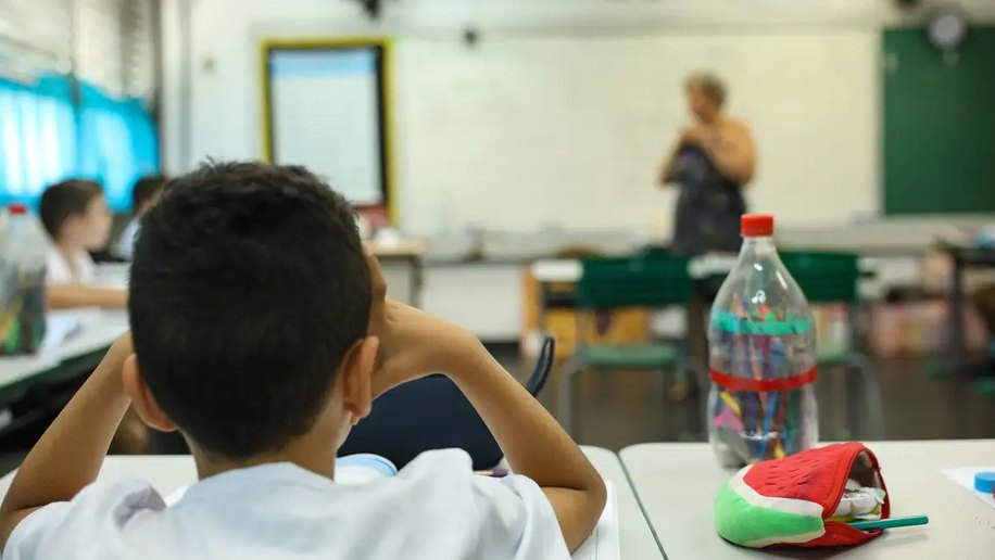 Valor por aluno investido no Brasil é 1/3 do gasto nos países da OCDE