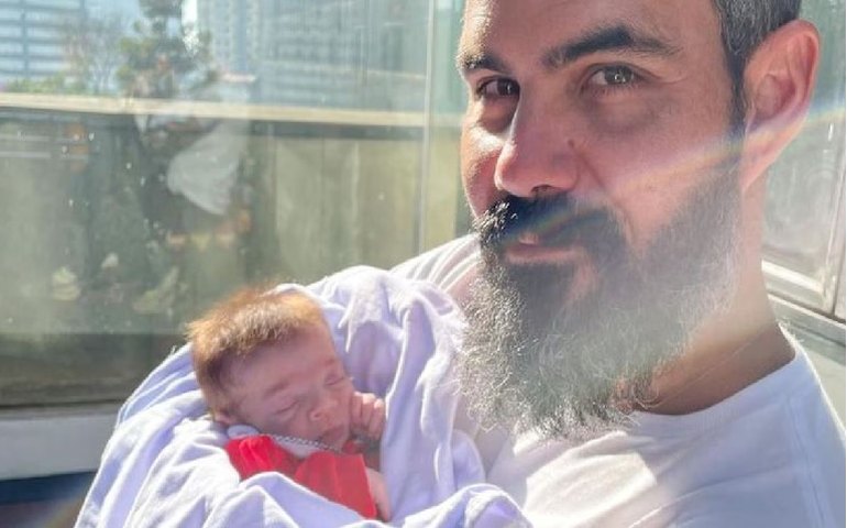 Juliano Cazarré anuncia alta da filha após sete meses internada