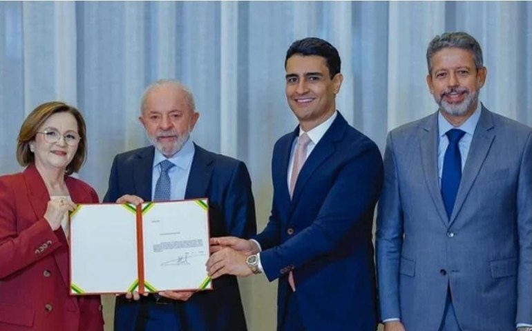 Após manhã de especulações, foto com Arthur Lira ao lado de Lula e Marluce Caldas confirma apoio unânime de lideranças alagoanas à indicação para o STJ