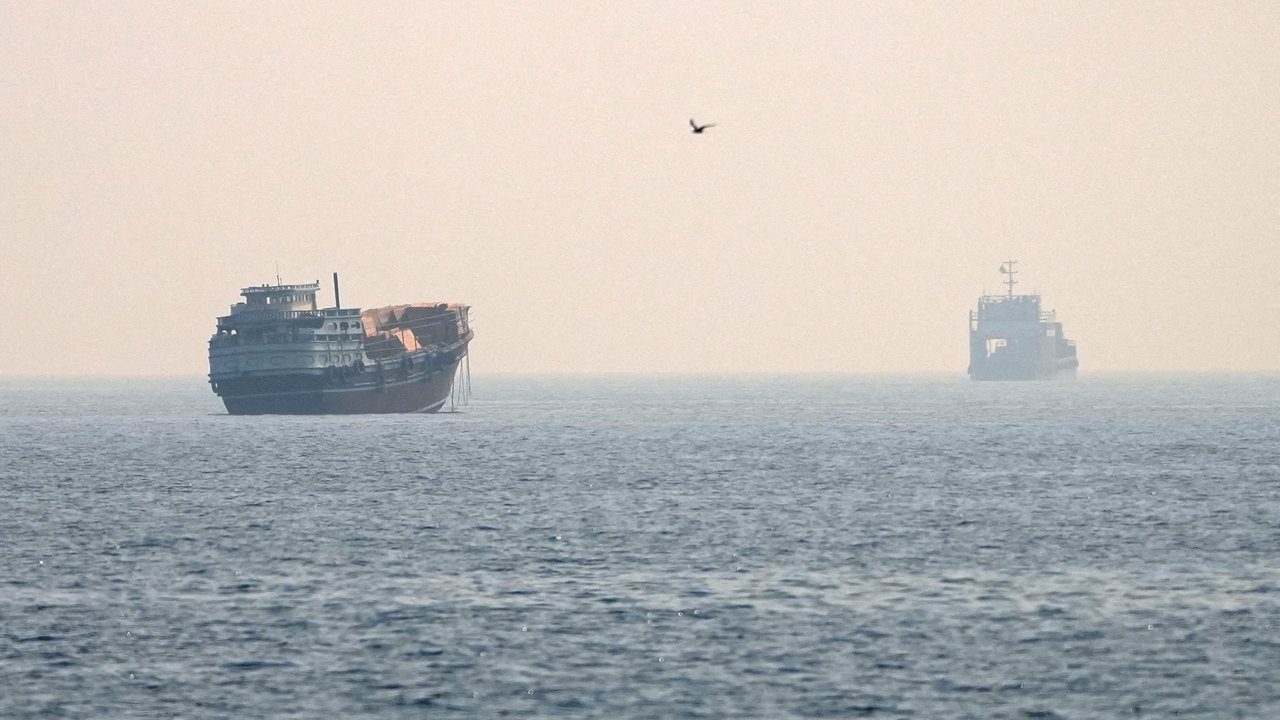 Trump recua e desiste de cobrar taxa sobre navios no Estreito de Ormuz