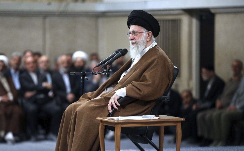 Líder supremo do Irã diz não acreditar em resultados a partir das negociações nucleares com os EUA