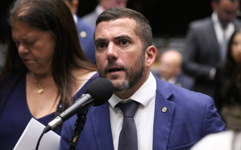 Comissão aprova projeto que proíbe prisão domiciliar para líderes de organizações criminosas