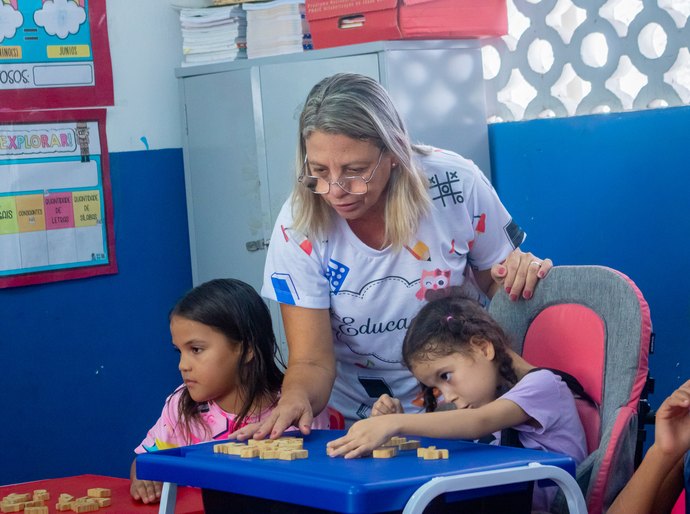 Câmara reduz barreiras de acesso à educação para pessoas com deficiência
