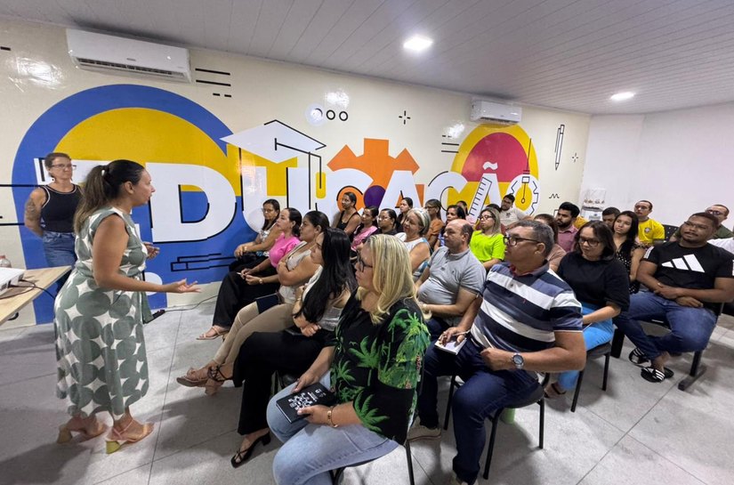 Secretaria de Educação discute novo Referencial Curricular para Traipu