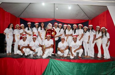 Com grande festa, prefeitura promoveu a abertura do projeto "Santana do Mundaú vivendo a magia do Natal" 