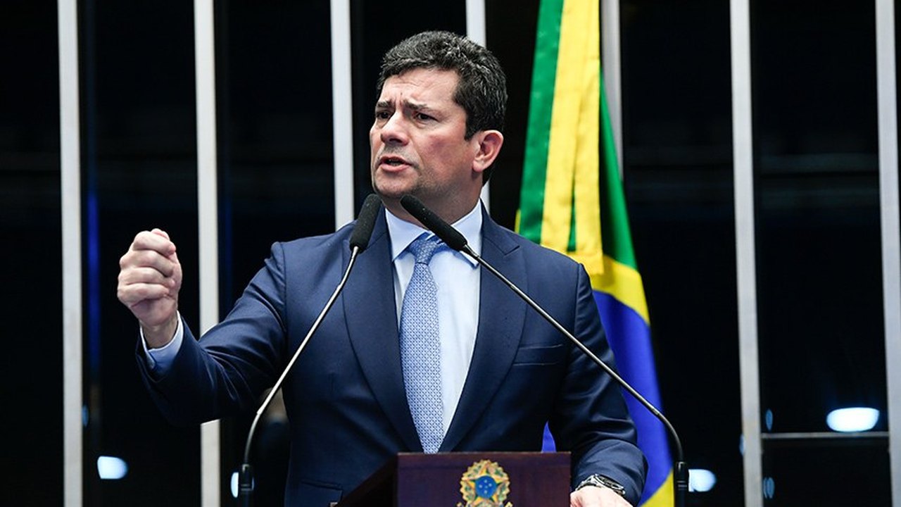 Moro fala em 'liberdade' e critica governo Lula ao receber homenagem de Zema em MG