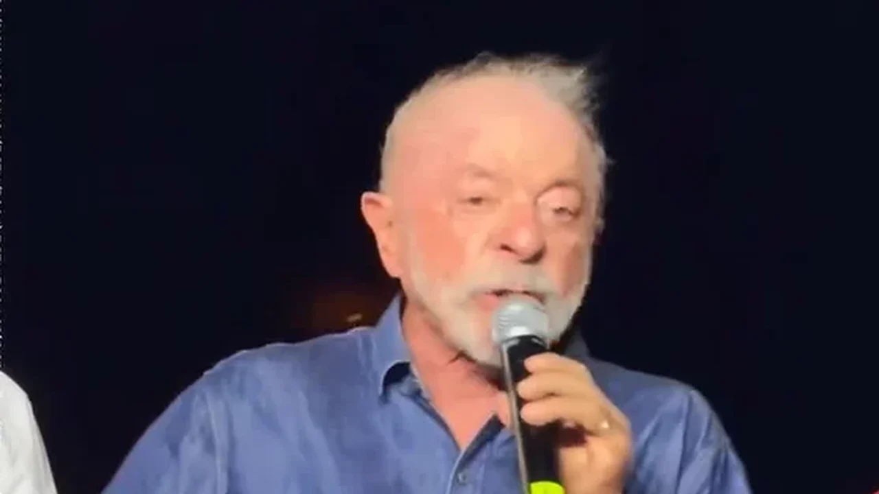 Esquerda mobiliza hashtag em apoio a Lula após Flávio chamá-lo de nove dedos em debate
