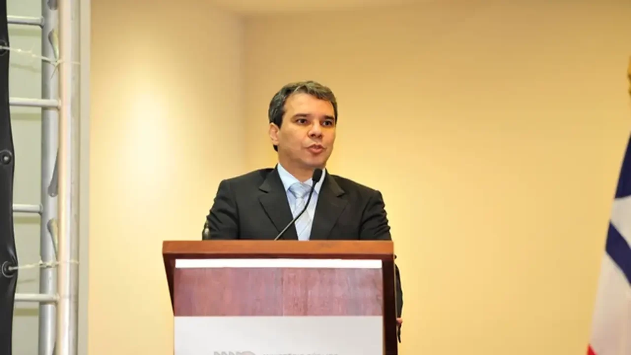 Instituições são maiores que a soma de seus integrantes, diz ministro da Justiça