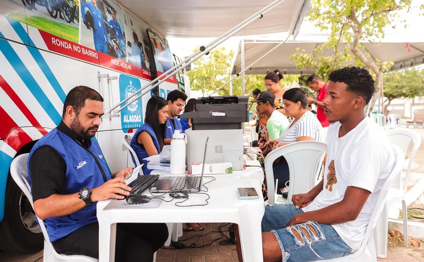 Ônibus itinerante da Seprev leva serviços gratuitos a Água Branca e Arapiraca
