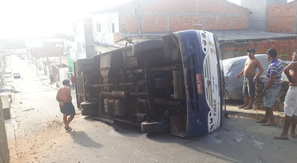 onibus capota / Foto: telespectador