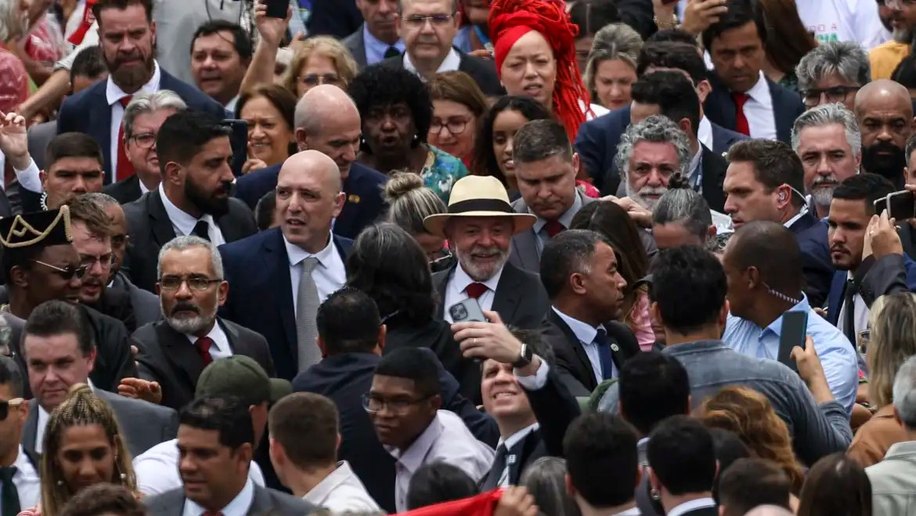 Autoridades pedem responsabilização por tentativa de golpe