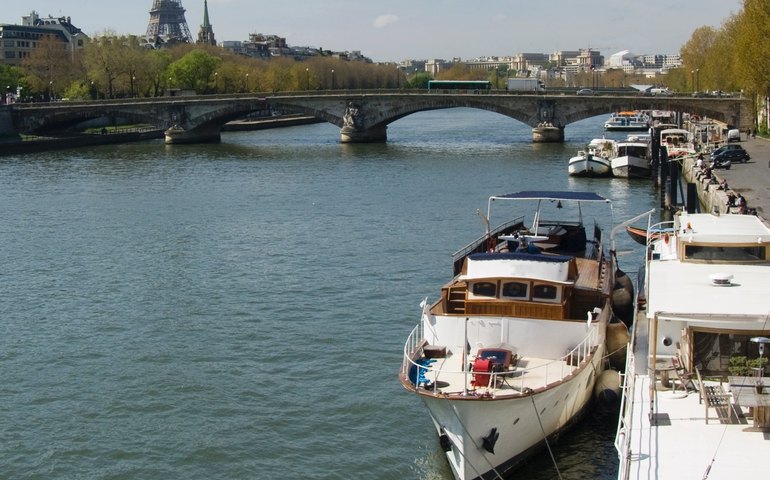 'Corrente louca' do Sena e chuva contínua perturbam reta final da preparação de Paris-2024