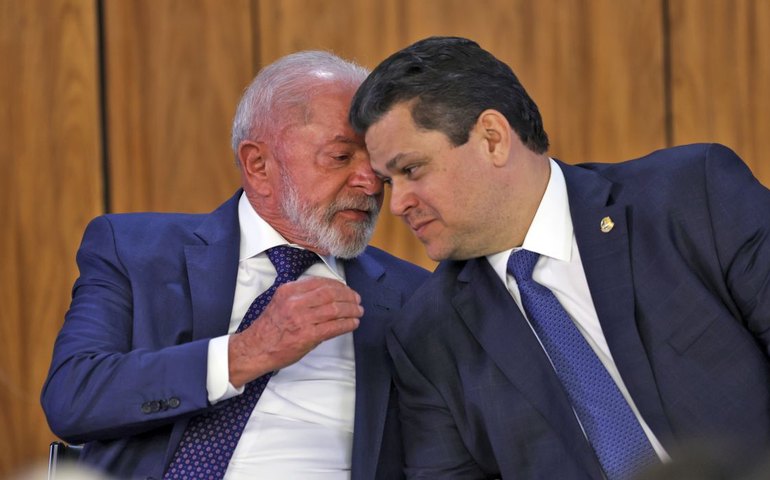 A bola está com o Congresso, diz Lula sobre pacote contra tarifaço