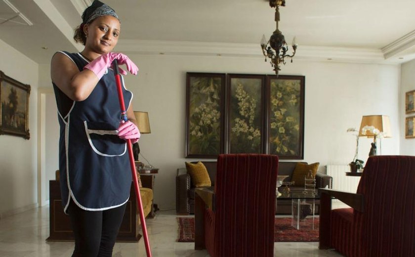 IBGE: número de trabalhadoras domésticas caiu em dez anos