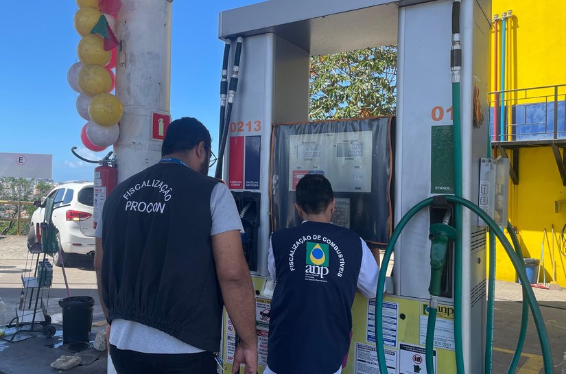 Procon Maceió realiza fiscalização em postos de combustíveis em parceria com a ANP