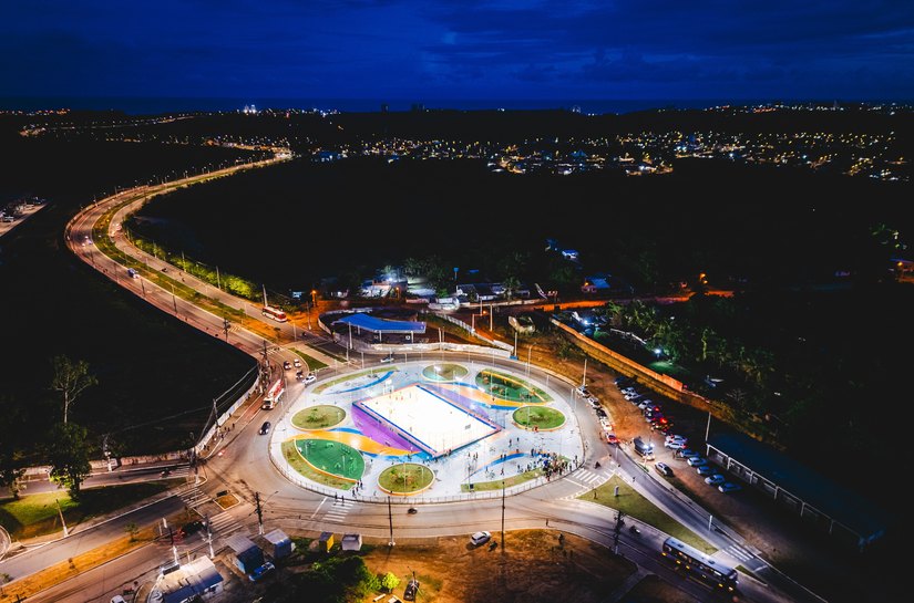 JHC entrega areninha e rotatória com área de  lazer no Benedito Bentes