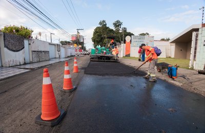 Rua da Gruta de Lourdes é requalificada com serviços de pavimentação