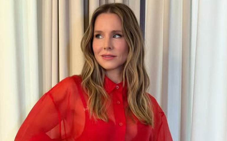Kristen Bell sobre sucesso de 'Ninguém quer': 'As pessoas querem ver o Seth Cohen de The O.C. e a Veronica Mars juntos'