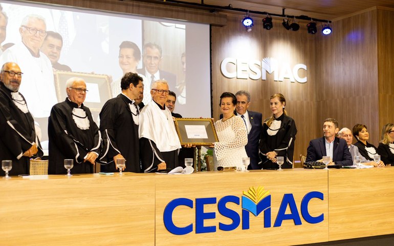 Reitor do Cesmac recebe título de Doutor Honoris Causa
