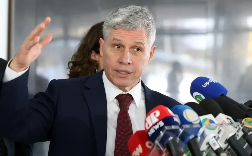 Aumento da taxa de juros é 'herança maldita' de Campos Neto, diz ministro Paulo Teixeira