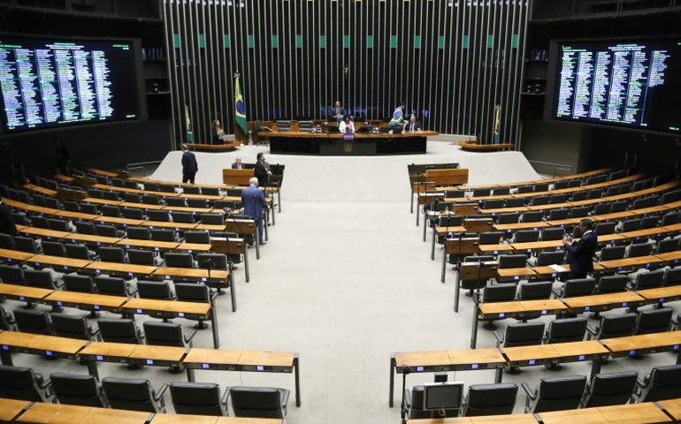 PL da Dosimetria: como ficariam as penas de ‘Débora do batom’, ‘Fátima de Tubarão’ e homem que quebrou relógio