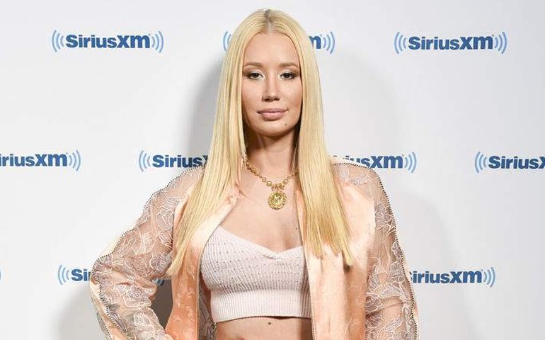 Rapper Iggy Azálea mostra novo disco no Brasil