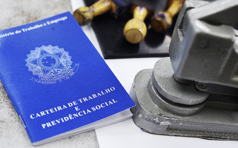 País tem o equivalente a um Canadá sem emprego