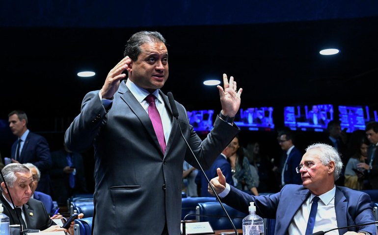 PF pede prisão de senador Weverton Rocha por fraude no INSS, mas STF nega