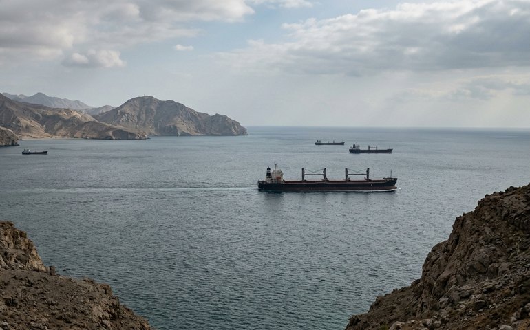 Apenas quatro navios cruzaram o Estreito de Ormuz na quarta-feira, aponta levantamento
